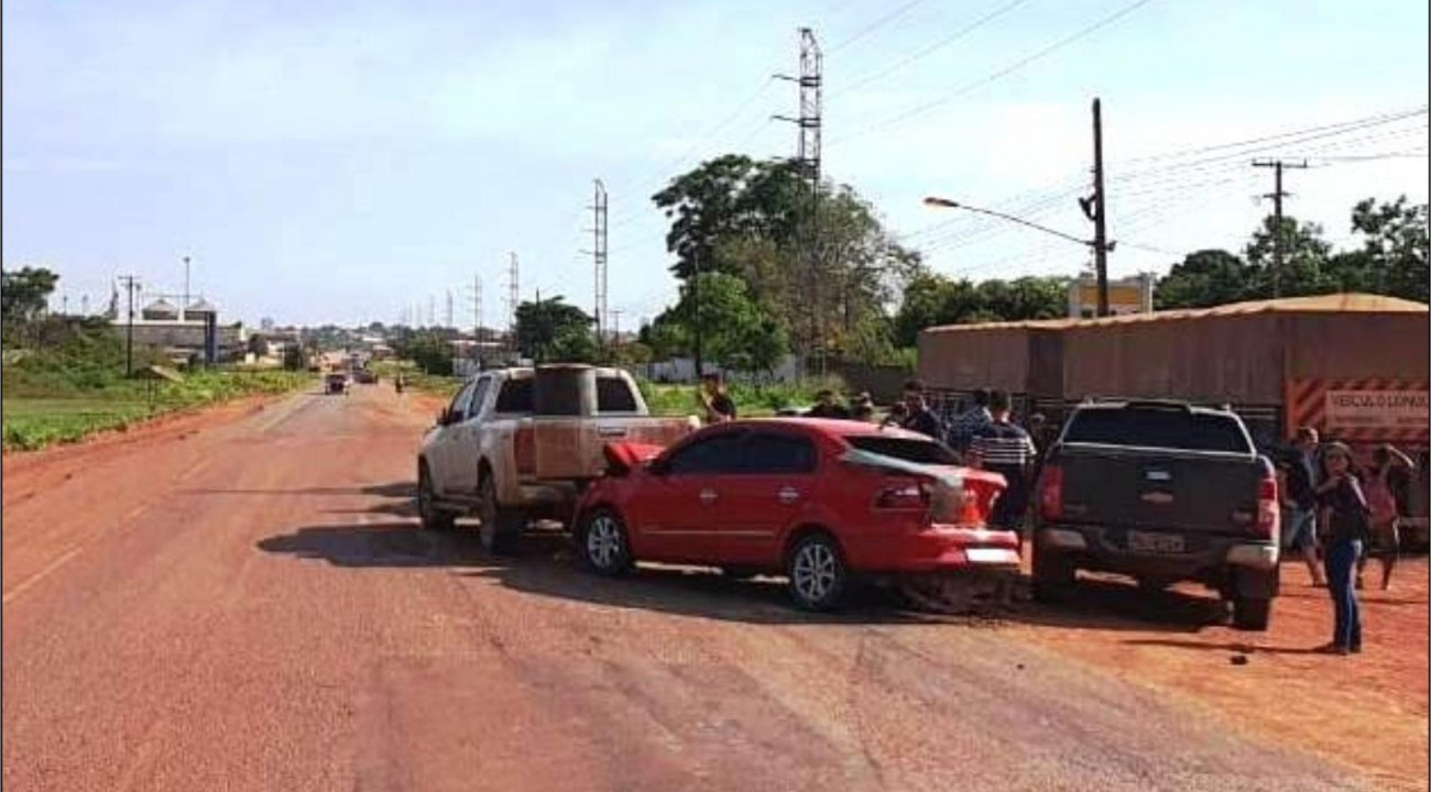 Engavetamento na BR-163 deixa cinco veículos danificados em Santarém