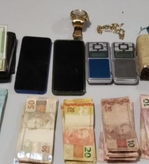 Em Itaituba, dupla é flagrada com drogas, dinheiro e joias.